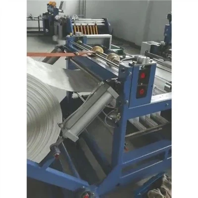 Machine de découpe et de couture de sacs géants